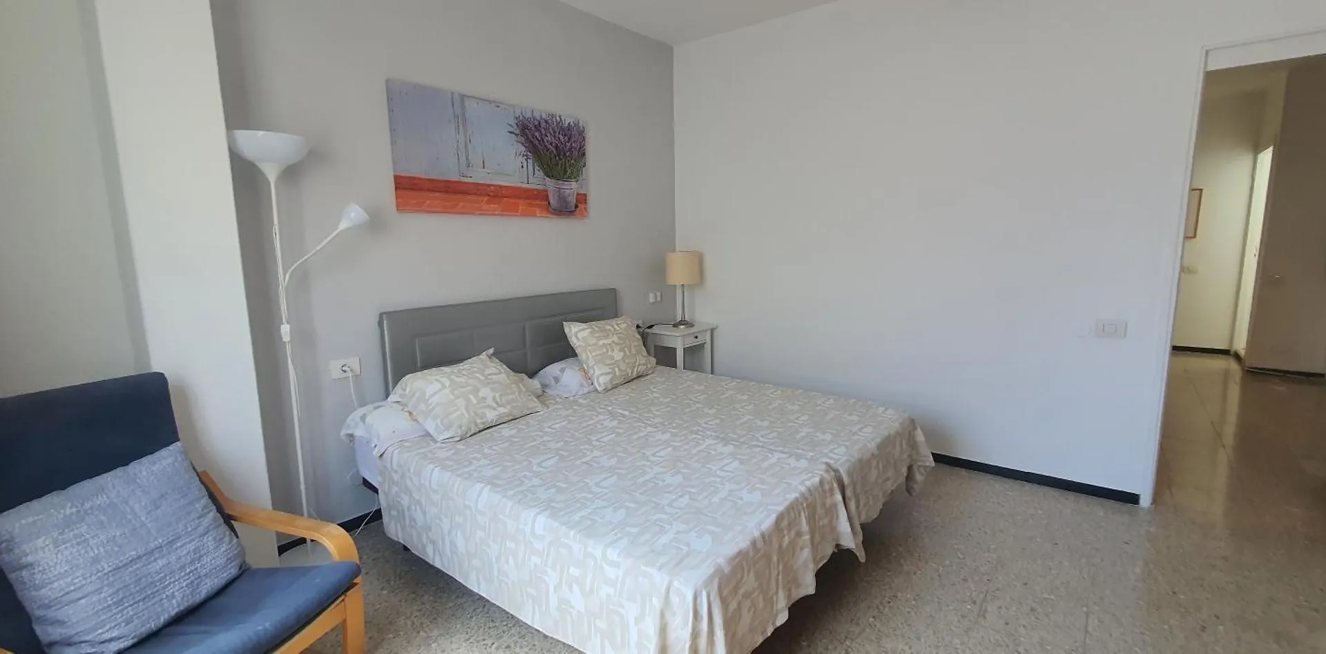 Apartment With Terrace مْبيسينداريو